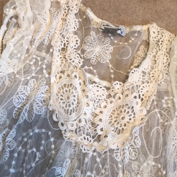 Lace overlay tee - Picture 2 of 2